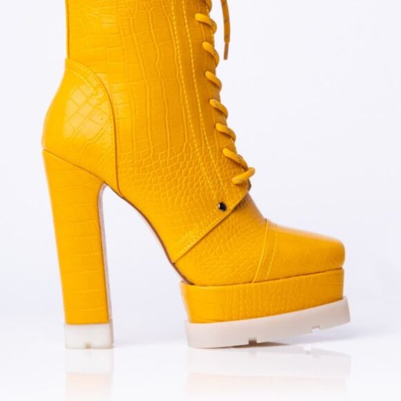 AZALEA WANG NOT YOUR AVERAGE CHUNKY BOOTIE IN YELLOW ( BRAND NEW !!!!) - Picture 5 of 8